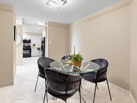 Photo 11 at 701 - 1818 Bayview Avenue, Mount Pleasant East, Toronto