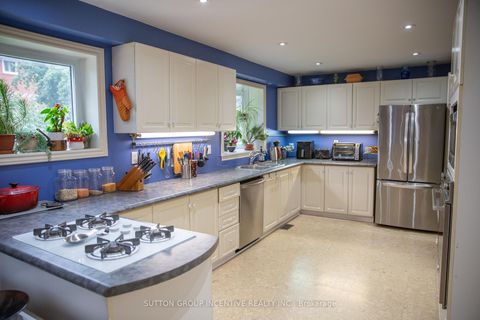 Photo 7 at 160 Walton Drive, Aurora Village, Aurora