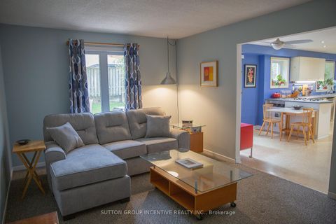 Photo 10 at 160 Walton Drive, Aurora Village, Aurora