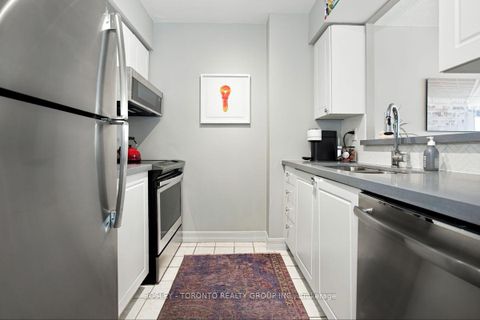 Photo 12 at 808 - 5 Rosehill Avenue, Moore Park, Toronto