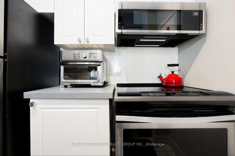 Photo 14 at 808 - 5 Rosehill Avenue, Moore Park, Toronto