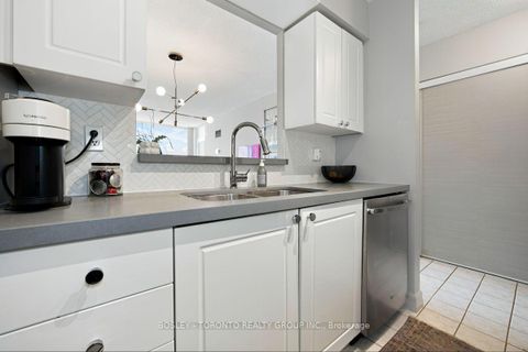 Photo 16 at 808 - 5 Rosehill Avenue, Moore Park, Toronto
