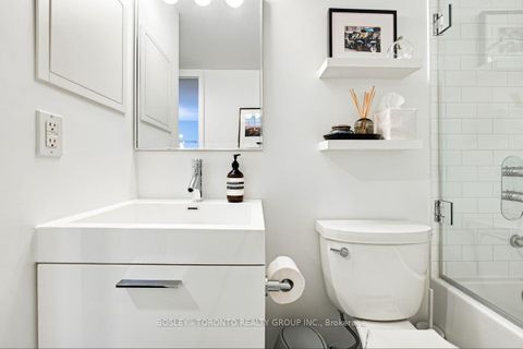 Photo 21 at 808 - 5 Rosehill Avenue, Moore Park, Toronto