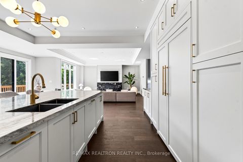 Photo 15 at 212 Sussex Avenue, Harding, Richmond Hill