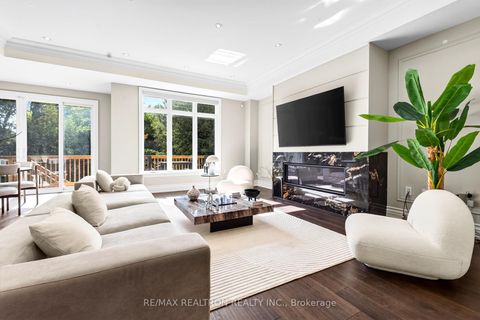 Photo 20 at 212 Sussex Avenue, Harding, Richmond Hill