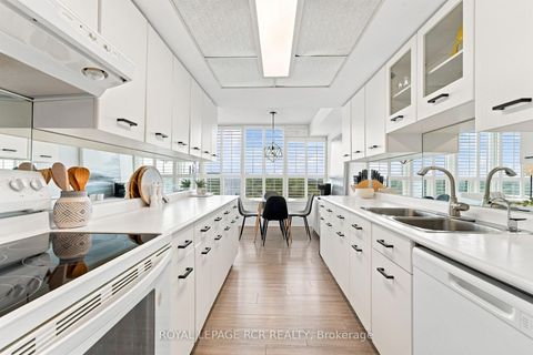 Photo 14 at 1016 - 268 Ridley Boulevard, Nortown, Toronto