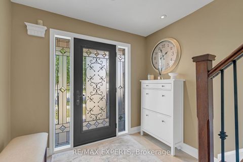 Photo 5 at 255 Matthew Drive, East Woodbridge, Vaughan