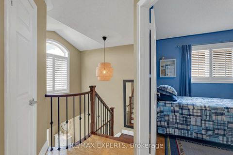 Photo 16 at 255 Matthew Drive, East Woodbridge, Vaughan
