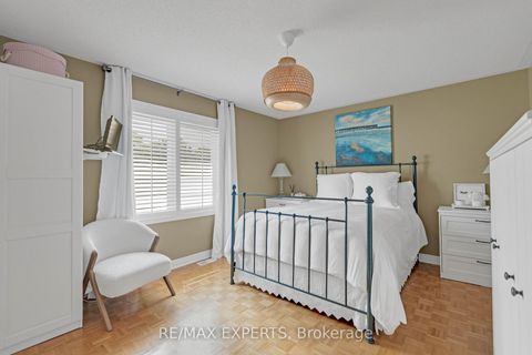 Photo 17 at 255 Matthew Drive, East Woodbridge, Vaughan