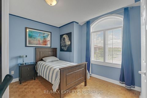 Photo 21 at 255 Matthew Drive, East Woodbridge, Vaughan