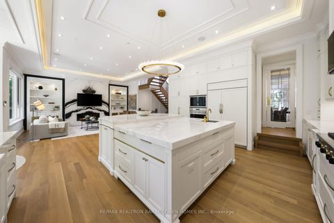 Photo 10 at 148 Munro Boulevard, Windfields, Toronto