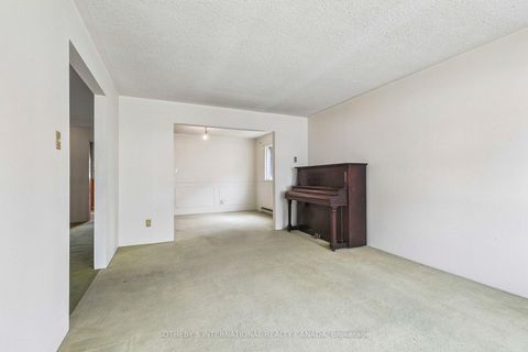 Photo 5 at 63 Cobblestone Drive, Don Valley Village, Toronto