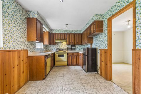 Photo 8 at 63 Cobblestone Drive, Don Valley Village, Toronto