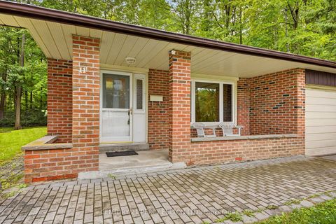 Photo 2 at 11 Aldergrove Circle, Cundles East, Barrie
