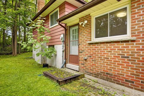 Photo 3 at 11 Aldergrove Circle, Cundles East, Barrie