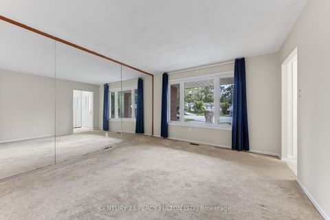 Photo 8 at 11 Aldergrove Circle, Cundles East, Barrie