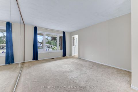 Photo 10 at 11 Aldergrove Circle, Cundles East, Barrie