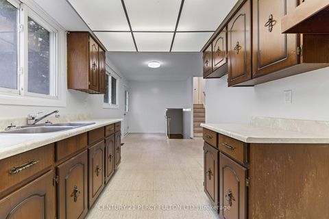 Photo 17 at 11 Aldergrove Circle, Cundles East, Barrie