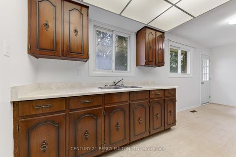 Photo 18 at 11 Aldergrove Circle, Cundles East, Barrie