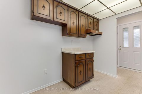 Photo 20 at 11 Aldergrove Circle, Cundles East, Barrie