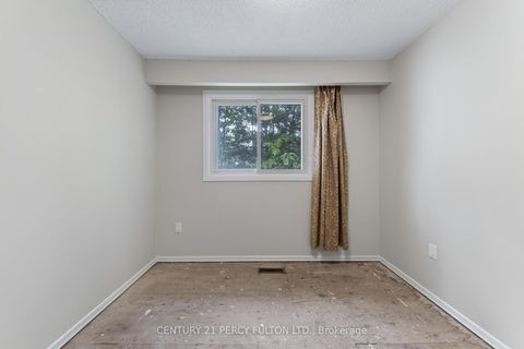 Photo 37 at 11 Aldergrove Circle, Cundles East, Barrie