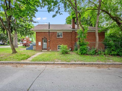 Photo 5 at 12 Graymar Avenue, Clanton Park, Toronto