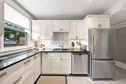 Photo 10 at 44 Mclaughlin Boulevard, O'Neill, Oshawa