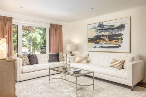 Photo 2 at 25 Gossamer Avenue, Newtonbrook East, Toronto