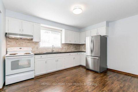 Photo 4 at 3 Buchanan Street, Grove East, Barrie