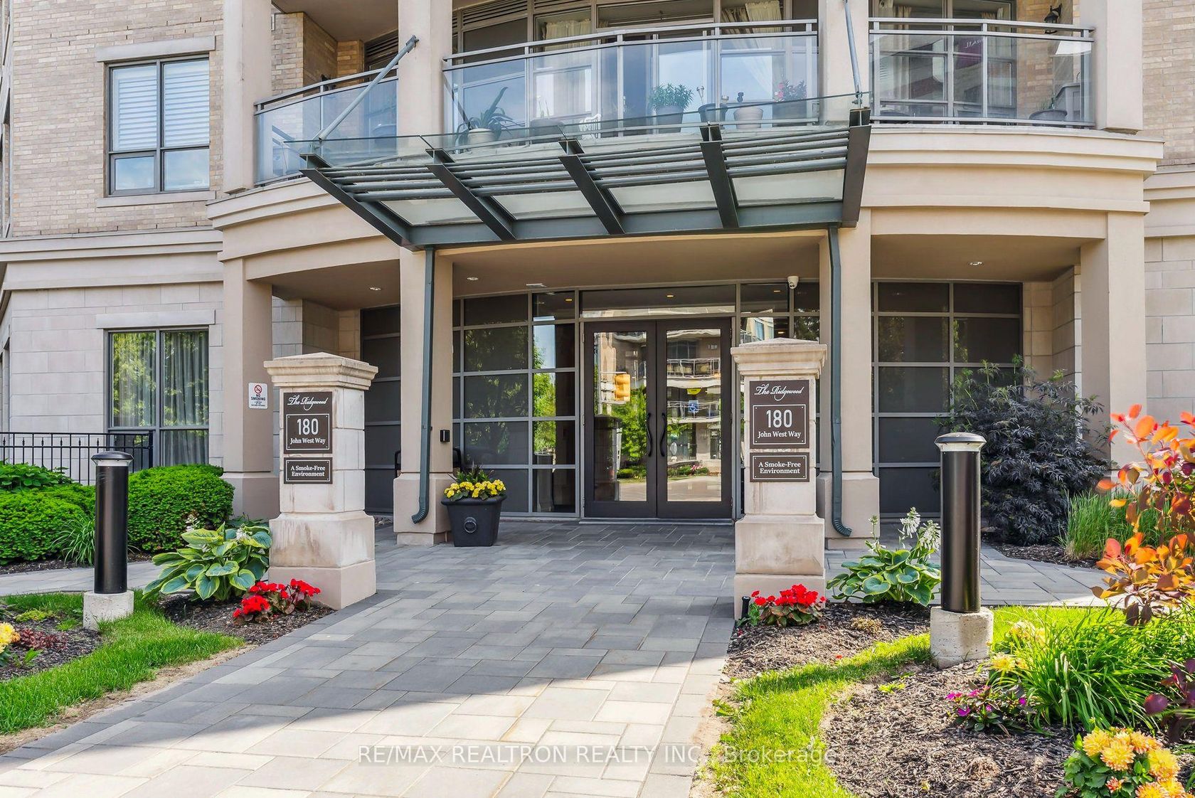 304 - 180 John West Way, Bayview Wellington, Aurora photo number 2