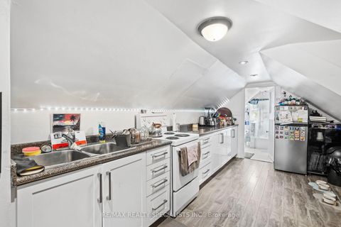 Photo 32 at 73 Elm Grove Avenue, South Parkdale, Toronto