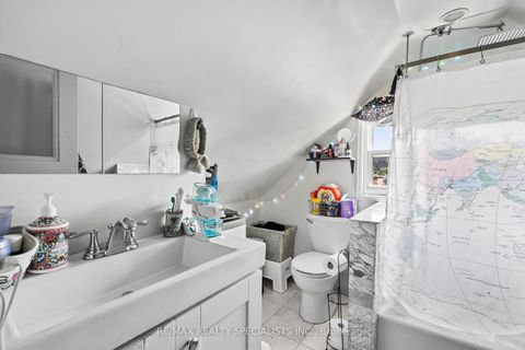 Photo 33 at 73 Elm Grove Avenue, South Parkdale, Toronto