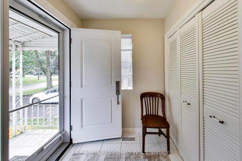 Photo 3 at 24 Beaverbrook Avenue, Rosethorn, Toronto