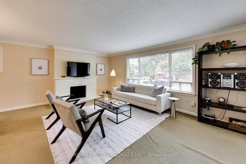 Photo 5 at 24 Beaverbrook Avenue, Rosethorn, Toronto