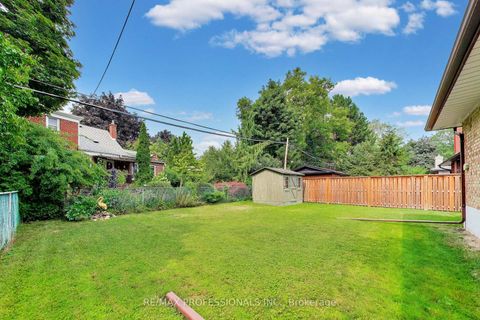 Photo 33 at 24 Beaverbrook Avenue, Rosethorn, Toronto