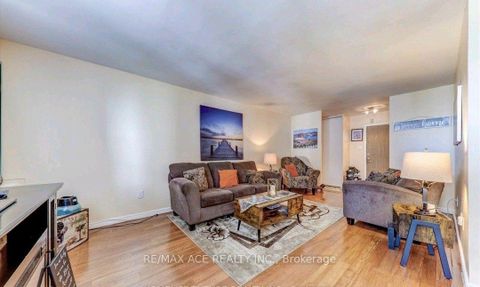 Photo 2 at 608 - 3420 Eglinton Avenue E, Scarborough Village, Toronto