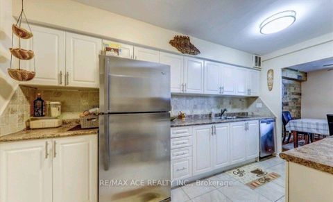 Photo 6 at 608 - 3420 Eglinton Avenue E, Scarborough Village, Toronto