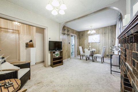 Photo 6 at 758 Jane Street, Smythe, Toronto