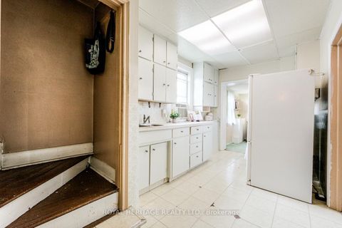 Photo 9 at 758 Jane Street, Smythe, Toronto