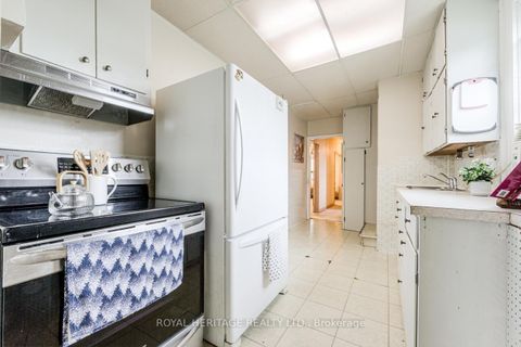 Photo 12 at 758 Jane Street, Smythe, Toronto