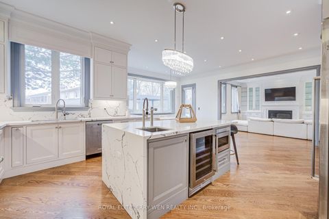 Photo 11 at 300 Upper Highland Crescent, Windfields, Toronto