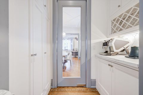 Photo 13 at 300 Upper Highland Crescent, Windfields, Toronto
