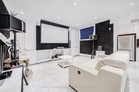 Photo 32 at 300 Upper Highland Crescent, Windfields, Toronto