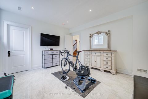 Photo 37 at 300 Upper Highland Crescent, Windfields, Toronto