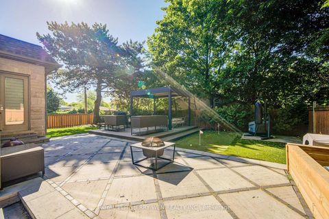 Photo 40 at 300 Upper Highland Crescent, Windfields, Toronto