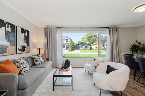 Photo 1 at 11 Penzance Drive, Bendale, Toronto
