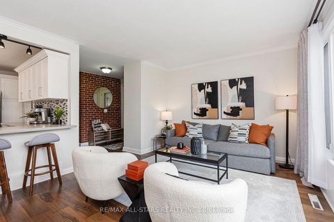 Photo 4 at 11 Penzance Drive, Bendale, Toronto