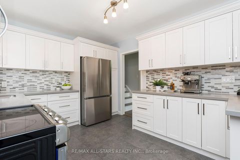 Photo 15 at 11 Penzance Drive, Bendale, Toronto