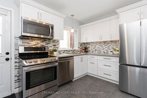 Photo 16 at 11 Penzance Drive, Bendale, Toronto