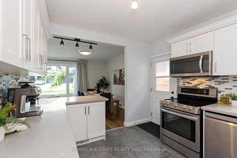 Photo 18 at 11 Penzance Drive, Bendale, Toronto